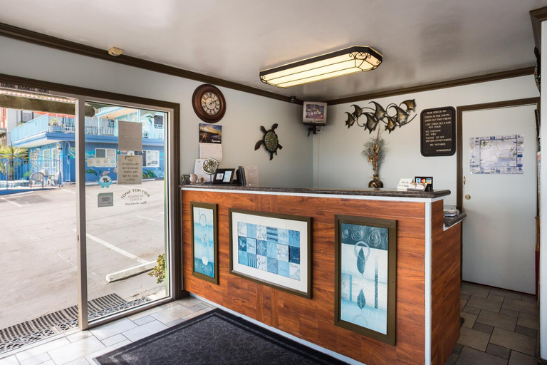 Public Area 3, Aqua Breeze Inn, Santa Cruz