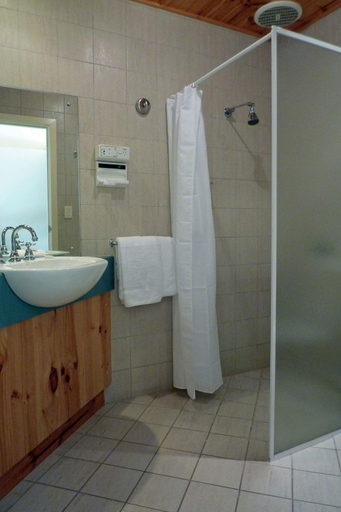 Bathroom 3, Coonawarra Place, Wattle Range - East