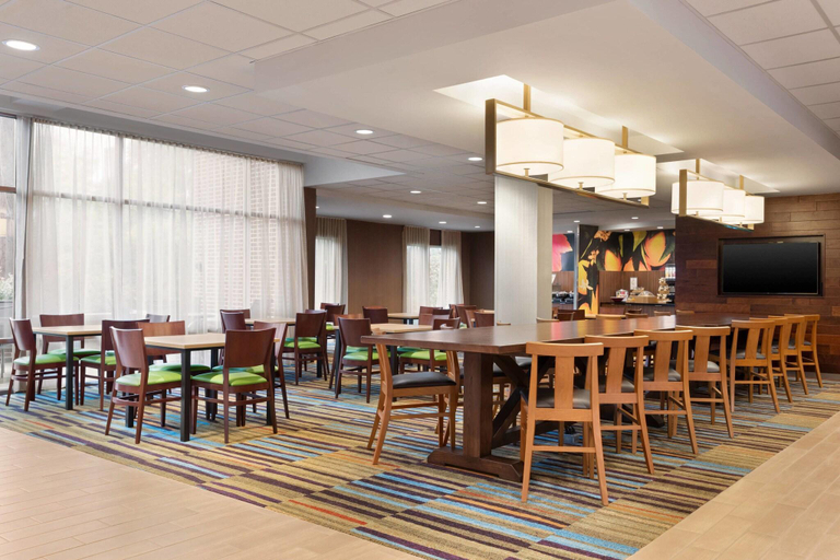 Food & Drinks 5, Fairfield Inn & Suites by Marriott Charlottesville Downtown/University Area, Charlottesville