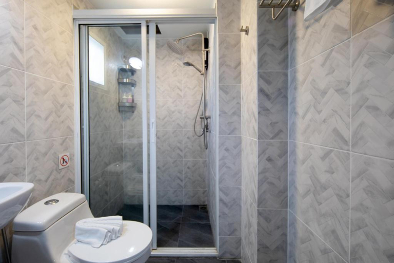 Bathroom 19