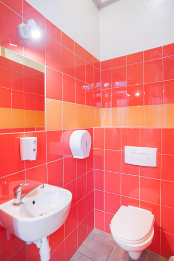 Bathroom 4, Dizzy Daisy Hostel, Kraków City