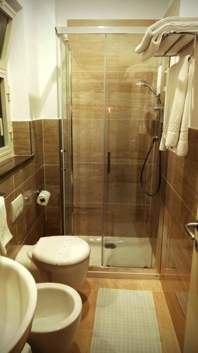 Bathroom 4, Sabbie d'Oro, Messina
