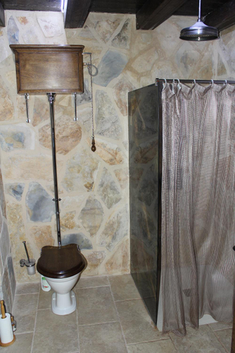 Bathroom 3, Auberge Toison d'Or, Pyrénées-Atlantiques