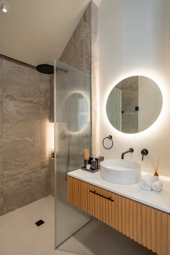 Bathroom 14