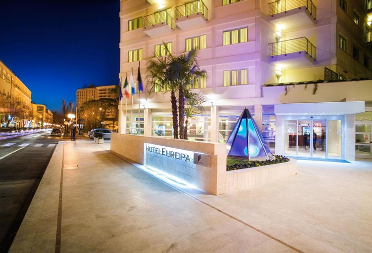 Hotel Europa, Latina