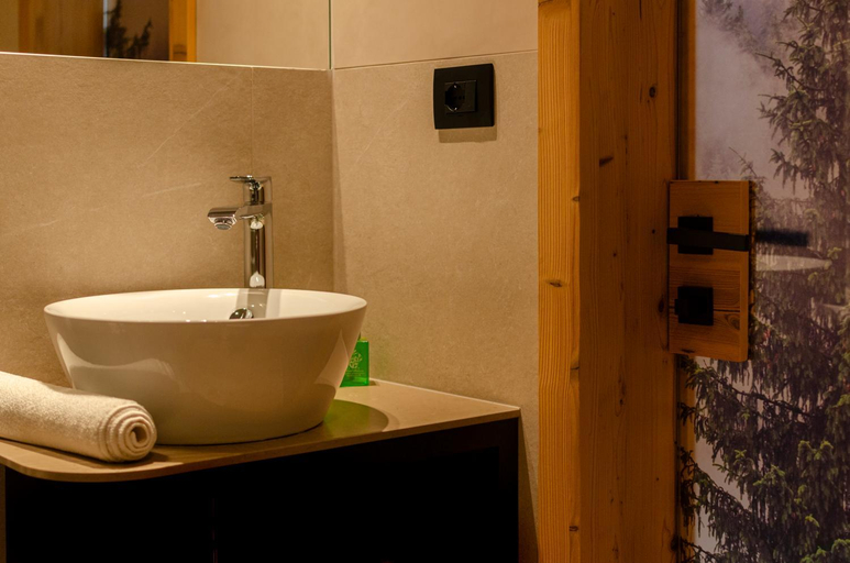 Bathroom 3, Hotel Faloria, Trento