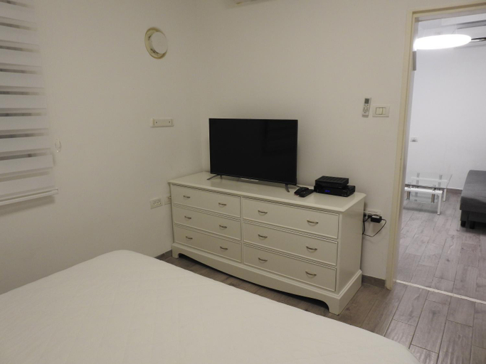 Shared lounge/TV area