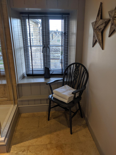 Bathroom, The Keepers Arms, Gloucestershire