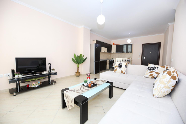 Others 5, Apartment oslo 4 with private parking, Vlorës