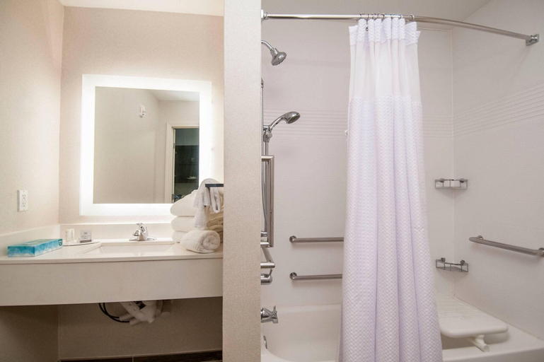 Bathroom 16