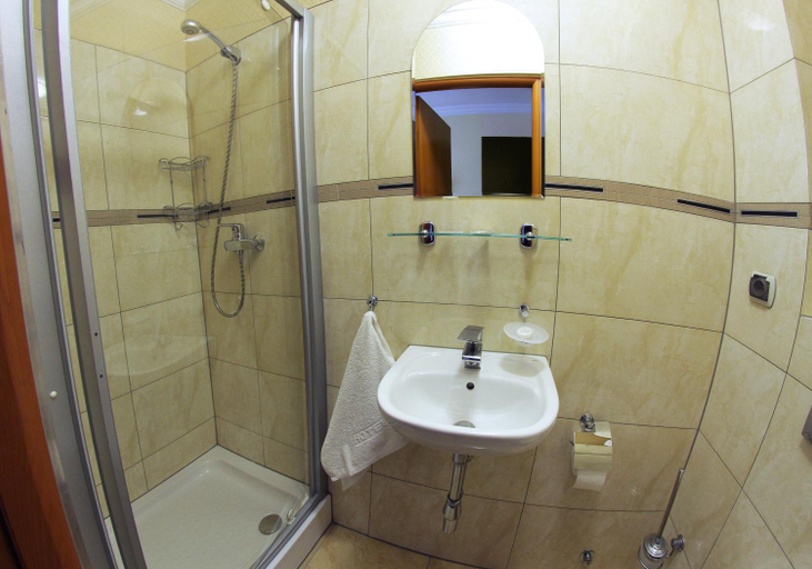 Bathroom 1, Motel Luzycki & Restauracja, Lubań