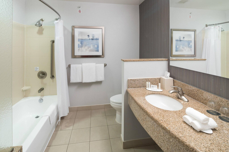 Bathroom 4, Courtyard By Marriott West Orange, Essex