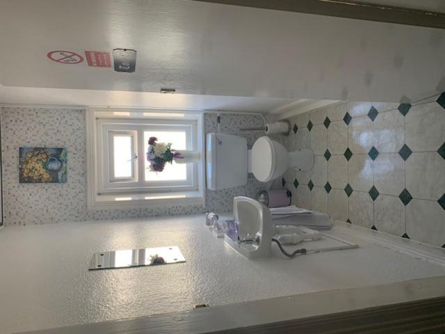 Bathroom 4, The Mornington Hotel, Blackpool