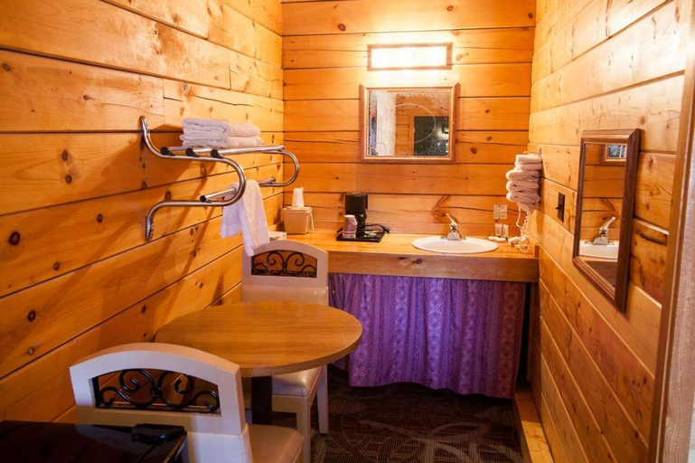 Bathroom 3, Bryce GatewayInn Cabins, Garfield