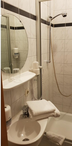 Bathroom 5, Gasthof Frankenstuben, Haßberge