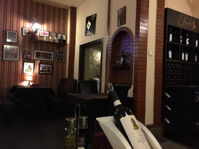 Food & Drinks, Hotel Apartments Adresa
