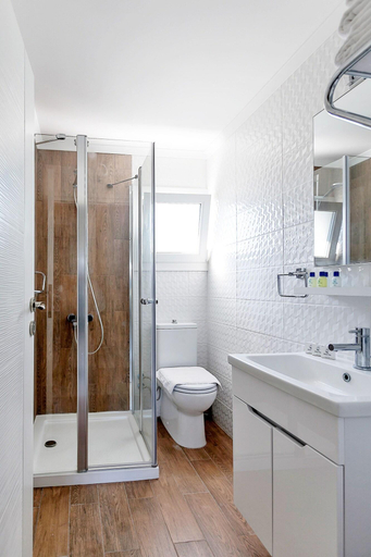 Bathroom 5, The Ship Inn Hotel