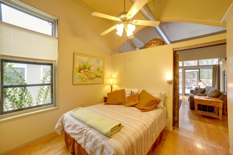 Bedroom 3, Charming Saugatuck Condo with Private Deck and Grill!, Allegan