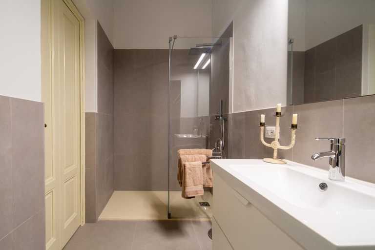 Bathroom 3, Capponi, Florence
