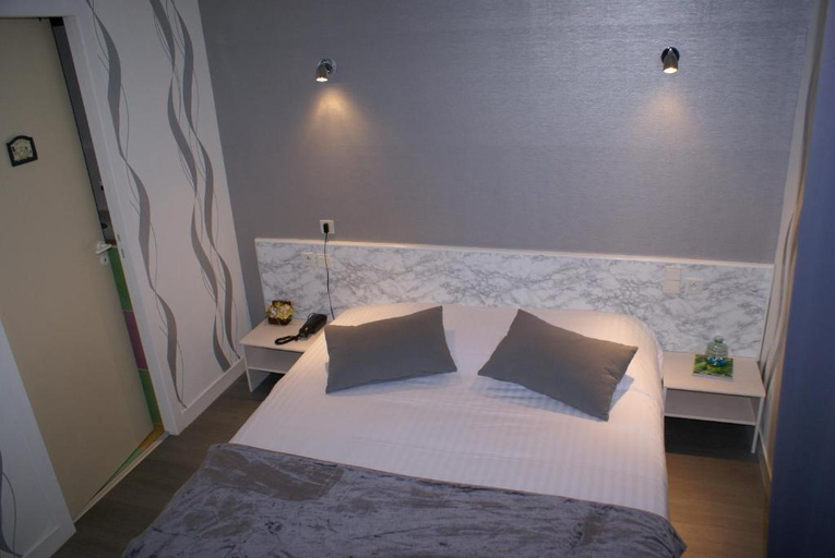 Bedroom 5, Logis Hotel le Vedaquais, Sarthe