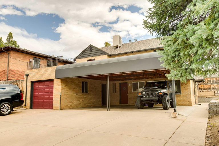 3 Mi to Denver Zoo Cherry Creek Duplex!, Denver