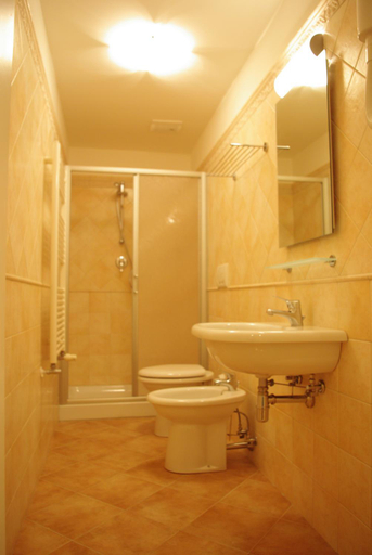 Bathroom, Dependance Lipa, Trieste