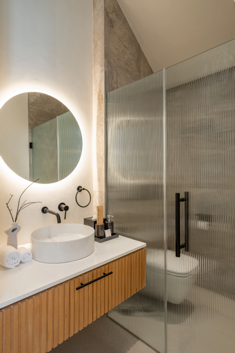 Bathroom 16