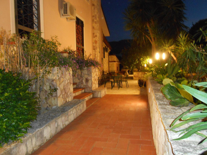 Others 2, B&B Al Giardino, Palermo