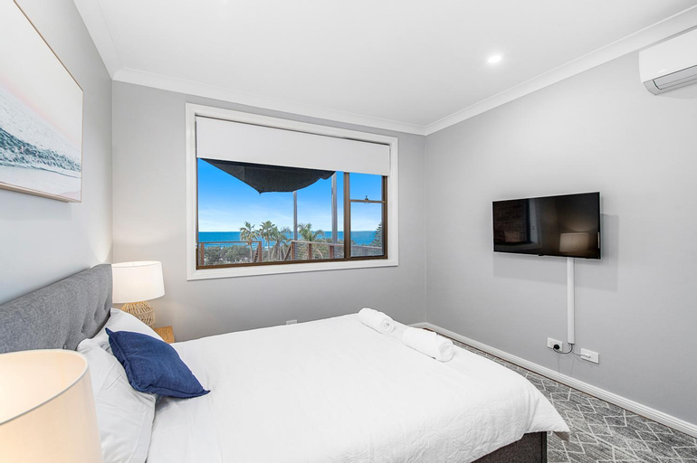 Bedroom 1, Lighthouse Beach Bliss, Port Macquarie-Hastings - Pt A