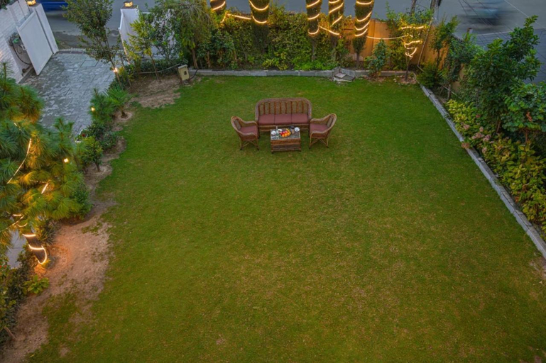Others 3, Midtown Greens, Srinagar