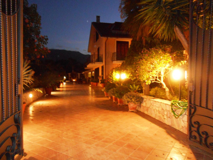 Others 4, B&B Al Giardino, Palermo