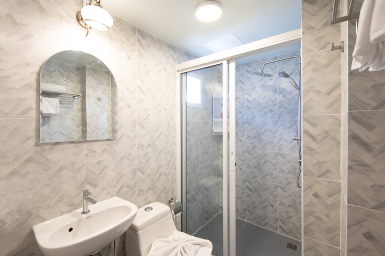 Bathroom 15