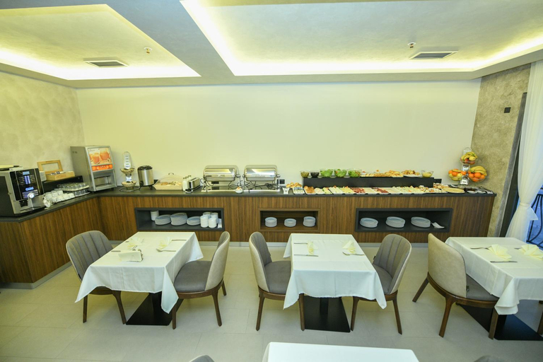 Food & Drinks 5, Hotel Lazaro