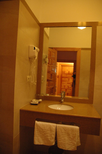 Bathroom 3, Hotel Arabia, Teruel
