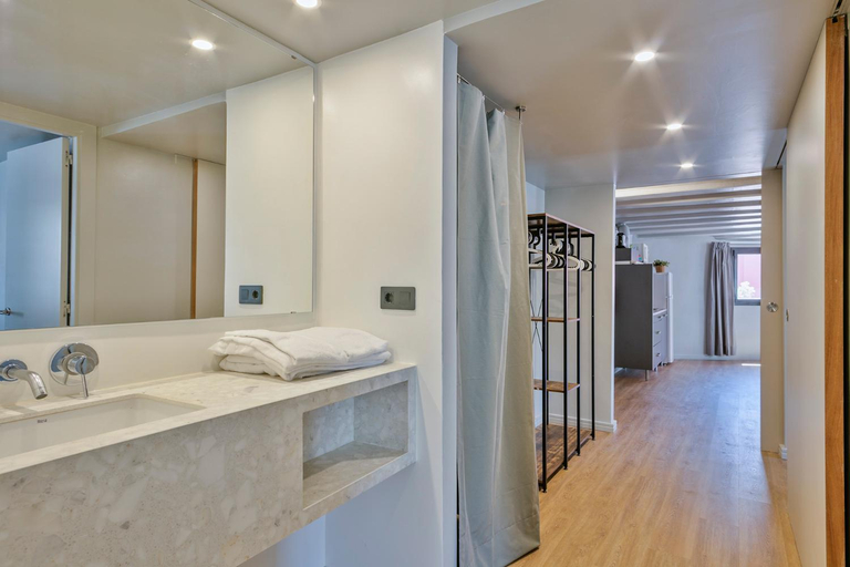 Bathroom 2, My Address in Plaza Real, Barcelona