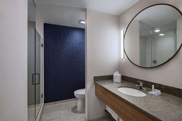 Bathroom 12