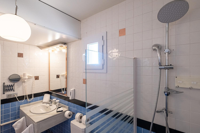 Bathroom 9