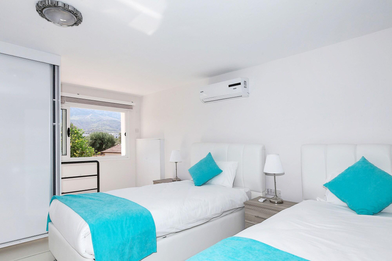 Bedroom 4, The Ship Inn Hotel