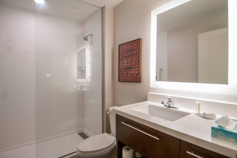 Bathroom 18