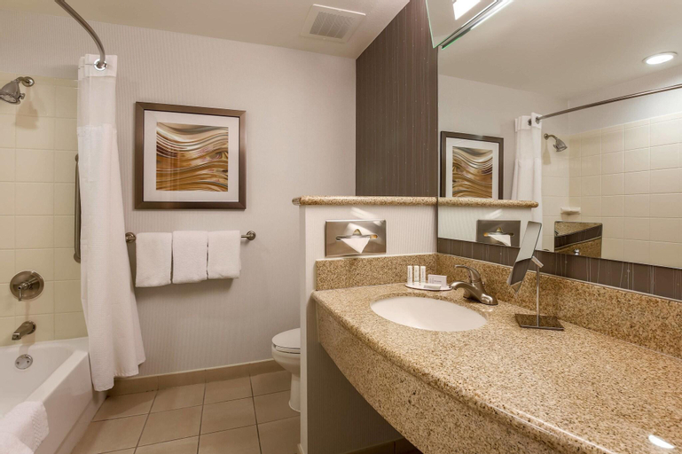 Bathroom 20