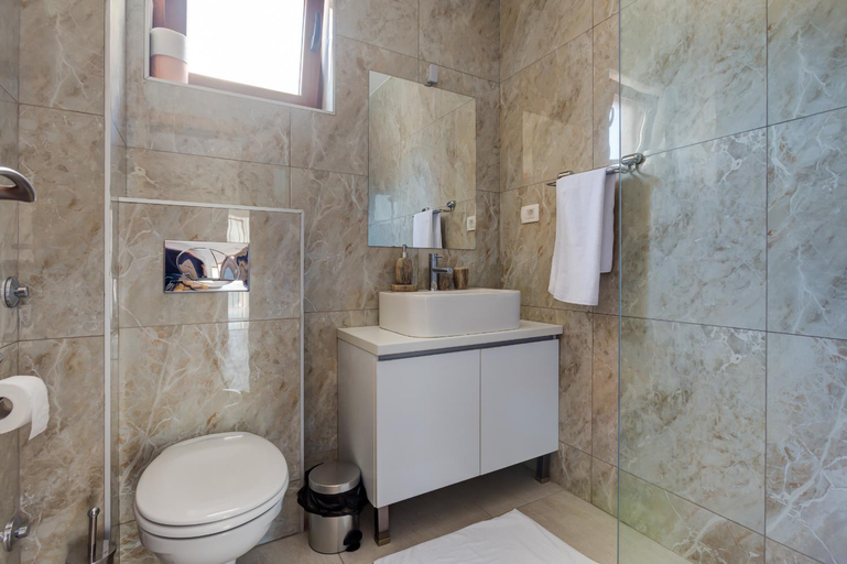 Bathroom 3, Mima Apartments