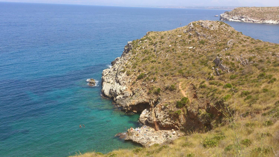 Others 4, Aziyz Camere, Trapani