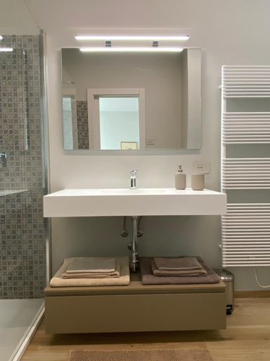 Bathroom 13