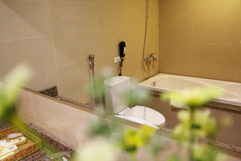 Bathroom 5, Hoang Son Peace Hotel, Ninh Bình