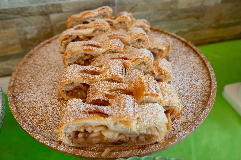 Food & Drinks 17