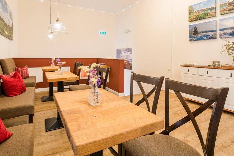 Food & Drinks 5, Schafers Hotel, Self-Check-in, Cafe und Backer am Hotel, Vechta