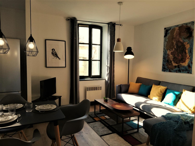 Others 4, Appartement sous les remparts, Aude