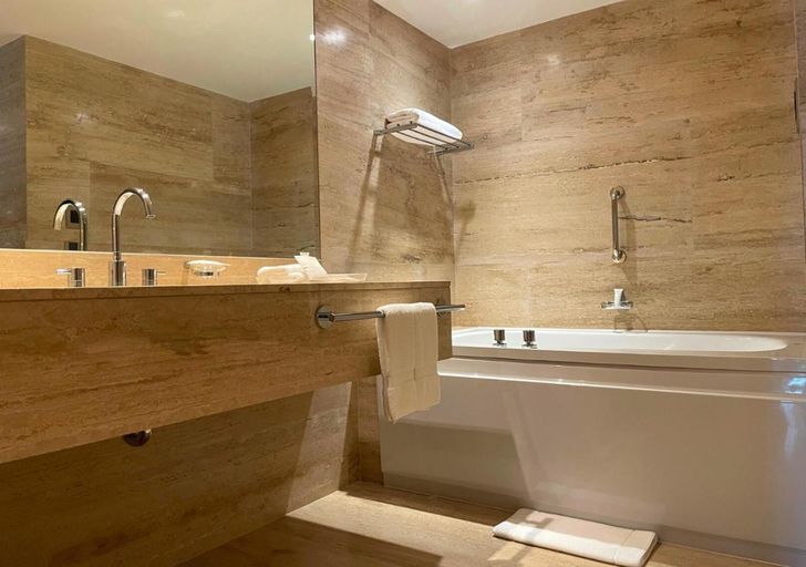 Bathroom 5, Swissôtel Lima, Lima