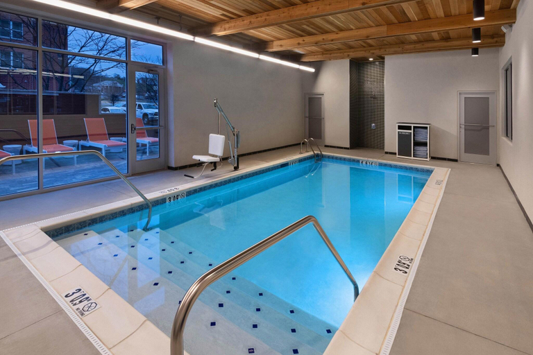 Sport & Beauty, Aloft by Marriott Cincinnati West Chester, Butler