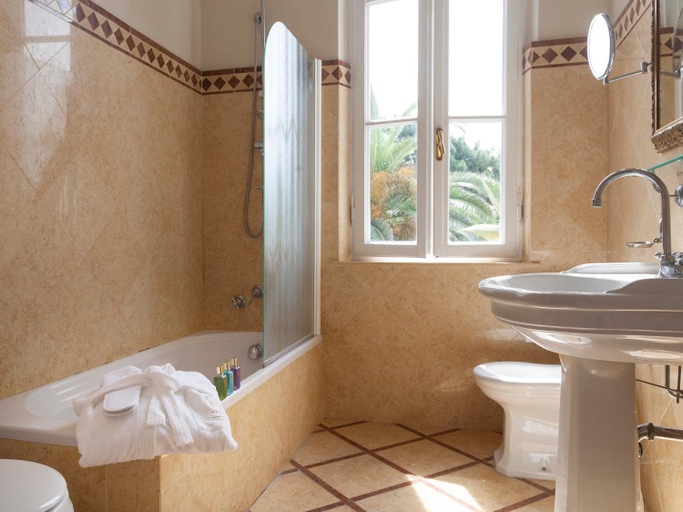 Bathroom 5, Hotel Villa Maremonti, Massa Carrara
